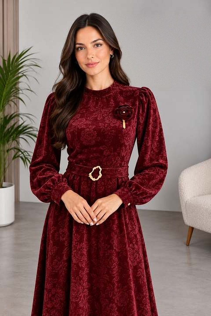 Kadife Damask Broşlu Elbise — görsel 2