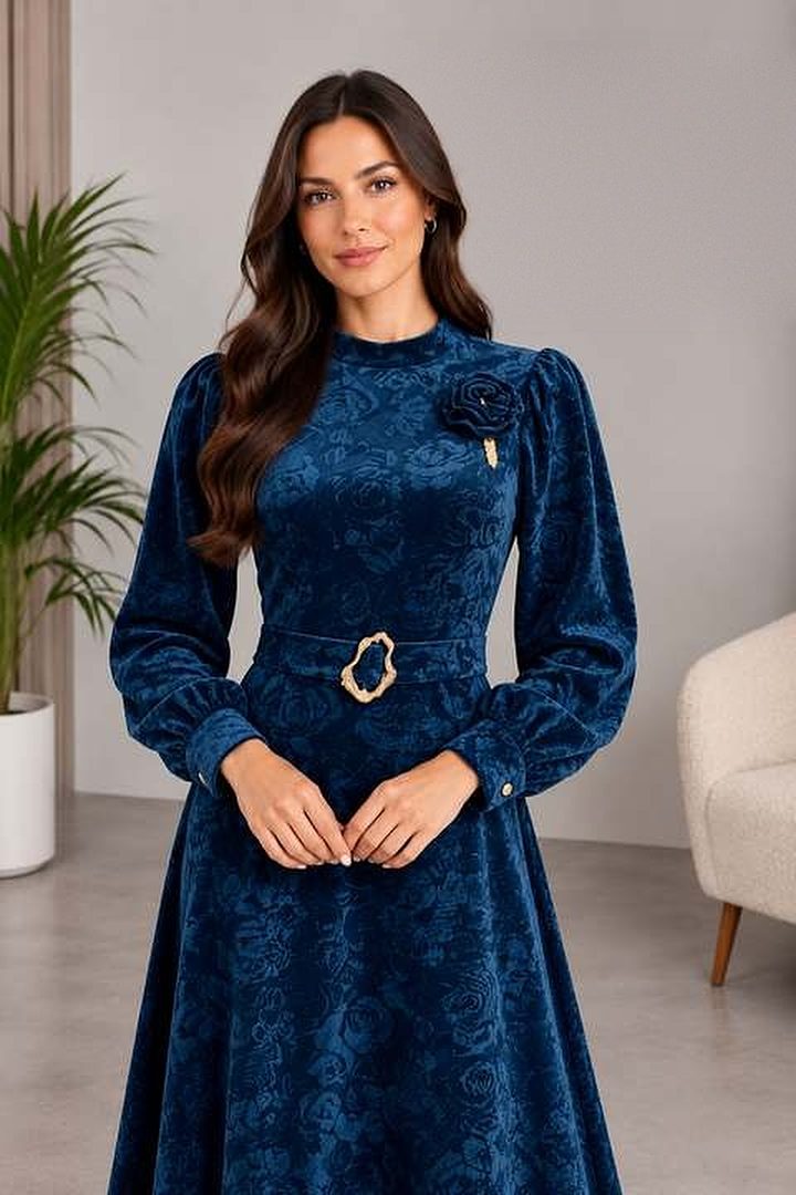 Kadife Damask Broşlu Elbise — görsel 2